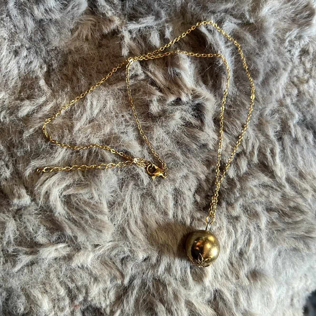 Handmade Handcrafted vintage bead capped gold metal ball necklace Size ONE SIZE - 7 Thumbnail