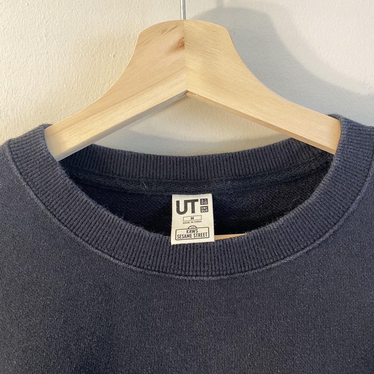 Kaws × Uniqlo Uniqlo X Kaws Sweatshirt Crewneck Size US M / EU 48-50 / 2 - 5 Thumbnail