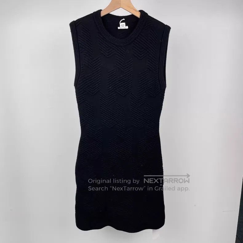 Hermes Hermes Black Letter Embroidered Wool Round Neck Sleeveless Size XS / US 0-2 / IT 36-38 - 1 Thumbnail