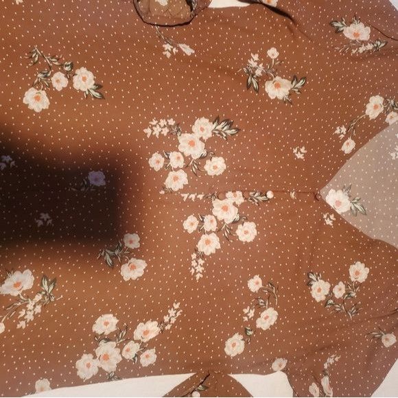 Ann Taylor Ann Taylor Vneck Covered Buttons Floral Soft Long Slv Sz M B Size M / US 6-8 / IT 42-44 - 5 Thumbnail