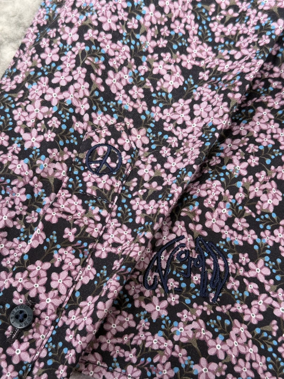 Vintage Vintage John Lennon Flower Pattern Button Up Shirt Size US L / EU 52-54 / 3 - 7 Thumbnail
