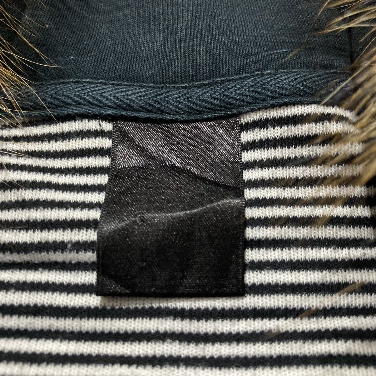 20471120 2000s Reiz Jeans Poem Striped Fur Ziphoodie Punk Lgb Style Size US M / EU 48-50 / 2 - 13 Thumbnail