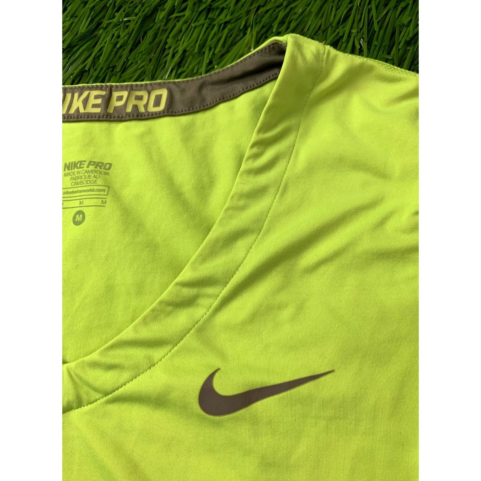 Nike NIKE PRO DRI-FIT 2014 WOMEN COMPRESSION SHIRT JERSEY T-SHIRT TEE ORIGINAL SIZE M Mint Woman Jersey T-Shirt Nike Womens M XS? Size M / US 6-8 / IT 42-44 - 3 Thumbnail