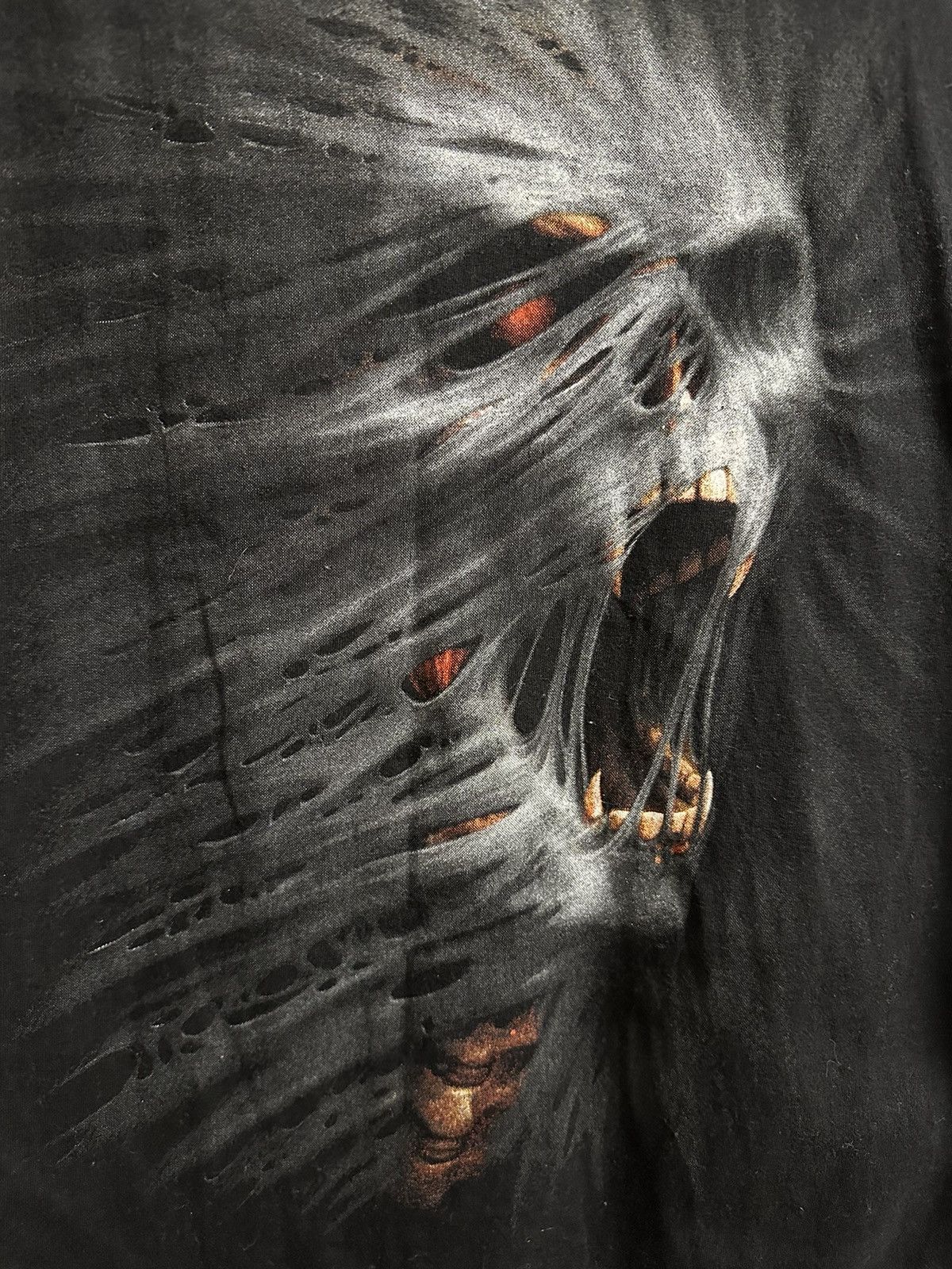 Vintage Rare Vintage Dead Skull Vampire Rock T-Shirt Y2K Spiral. Size US L / EU 52-54 / 3 - 4 Thumbnail