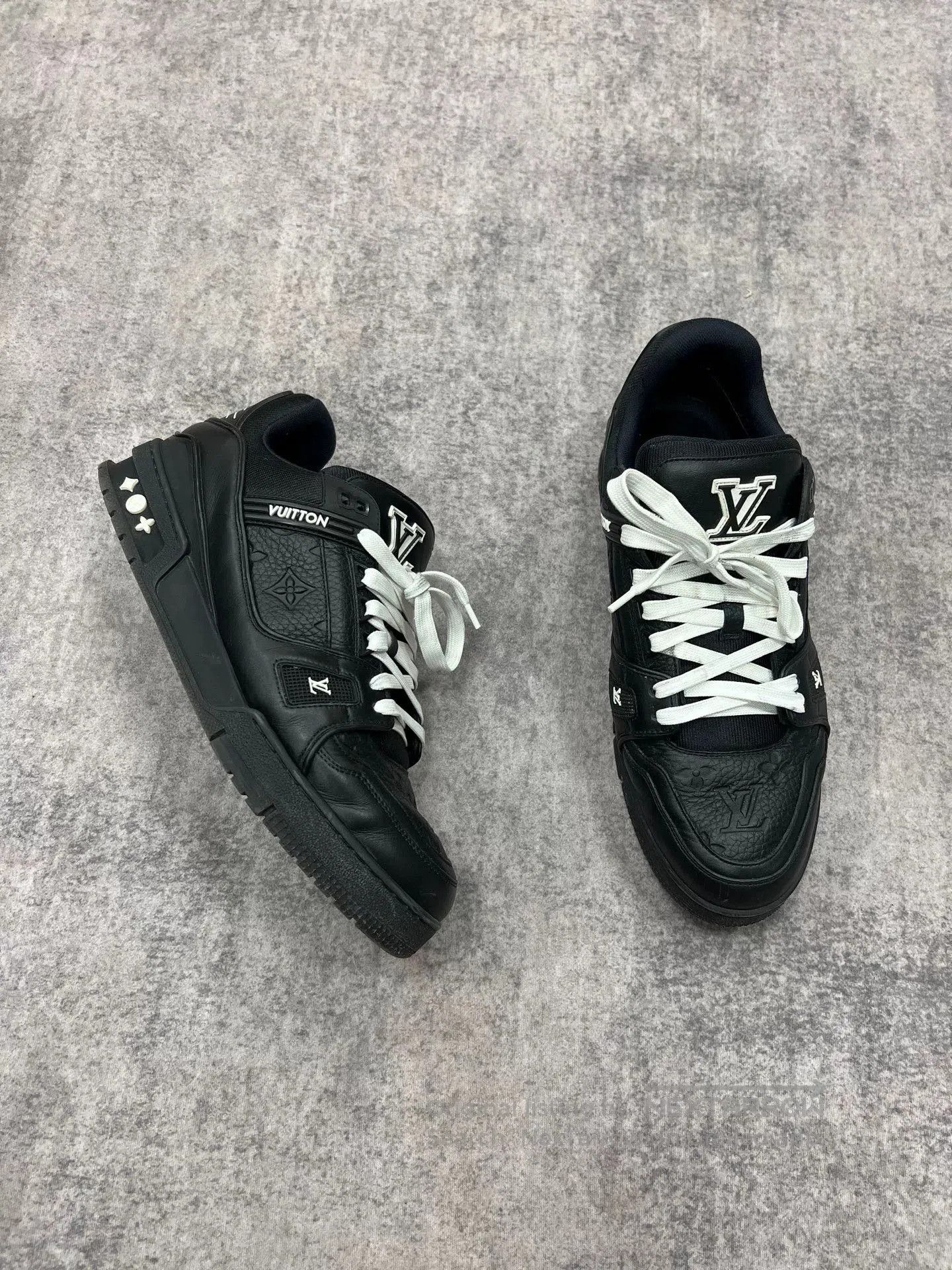 Louis Vuitton lv embossed black trainer size 10. Size US 10 / EU 43 - 2 Thumbnail