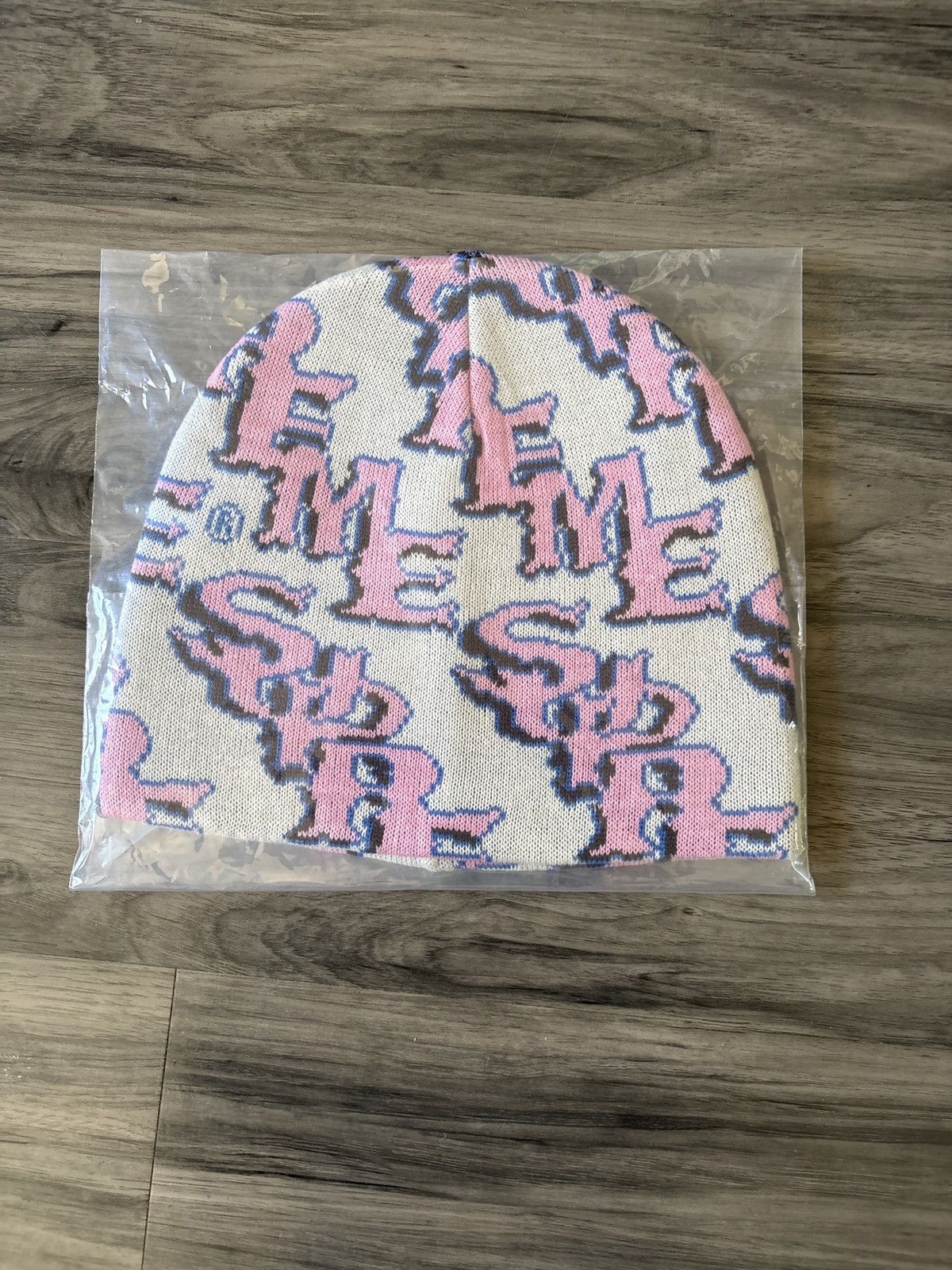 Supreme Supreme Slant Beanie Pink/ Blue / White OS Size ONE SIZE - 1 Thumbnail