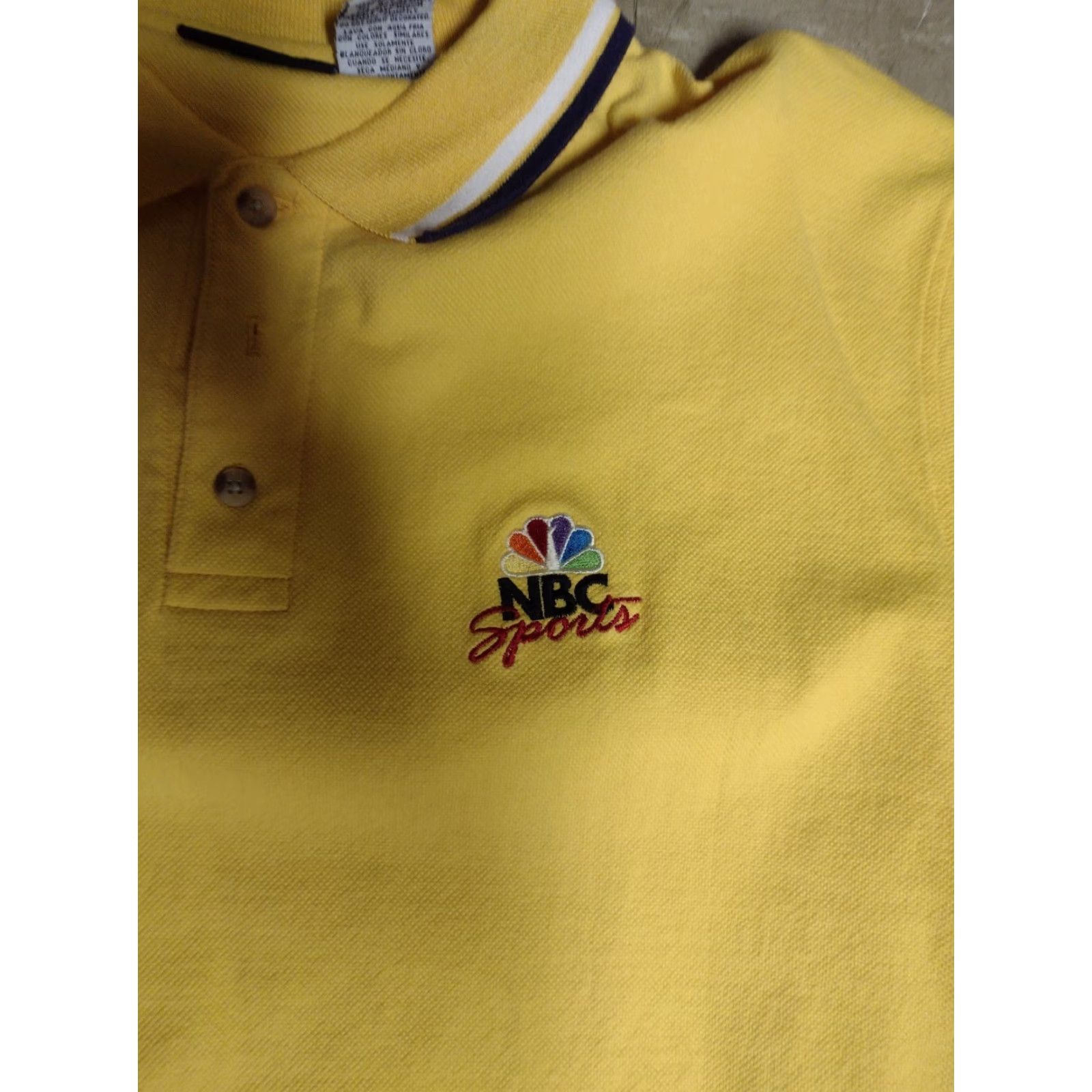 Vintage VINTAGE NBC Experience Polo Shirt NBC Sports Men Large Yellow Short Sleeve / Golf Polo / 100% Cotton / Embroidered Logo / Light Wash / Regular Fit Size US L / EU 52-54 / 3 - 2 Thumbnail