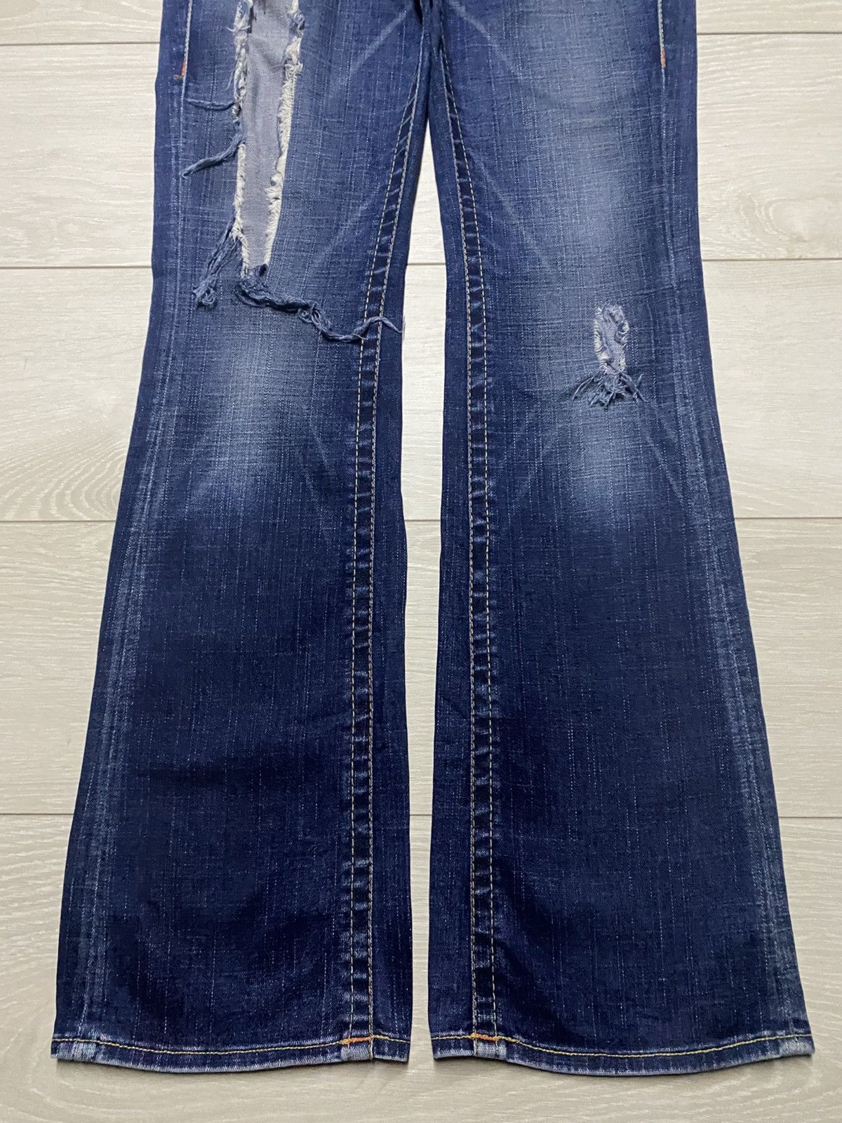 True Religion Woman True Religion Blue Wash Ripped Flare Jeans Size US 28 / EU 44 - 5 Thumbnail