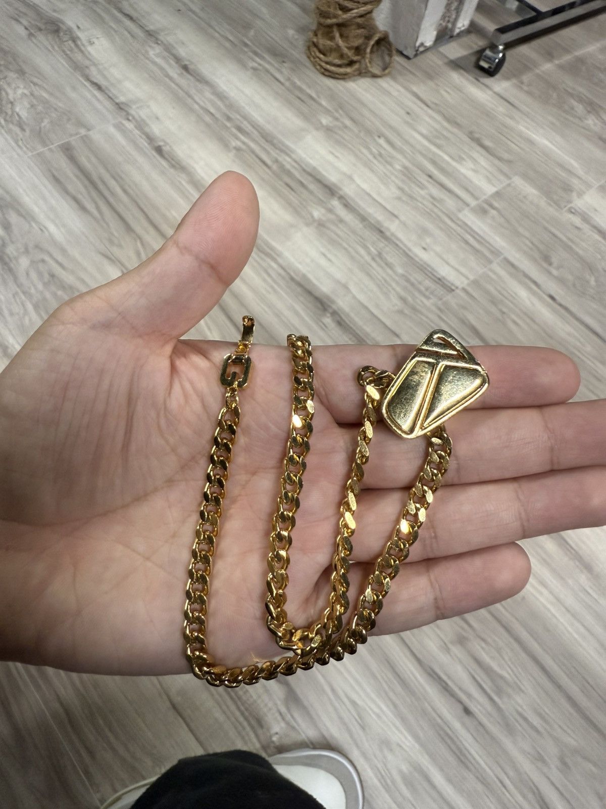 Givenchy Givenchy Gold Cuban Necklace Women’s Chain Preowned Size ONE SIZE - 7 Thumbnail