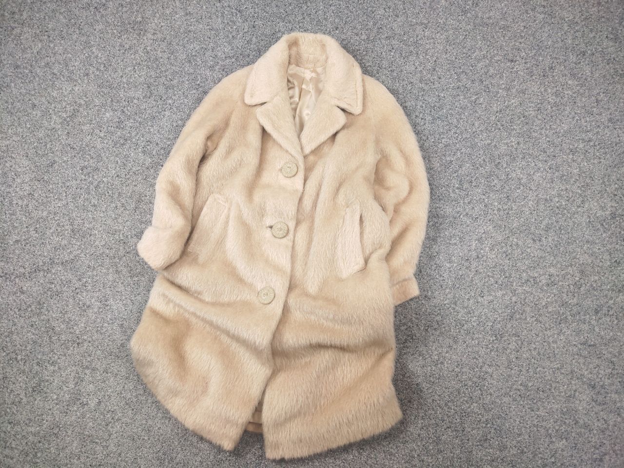 Vintage Vintage 1950's/60's Luxury Mohair fuzzy Beige Coat Jacket Size M / US 6-8 / IT 42-44 - 3 Thumbnail