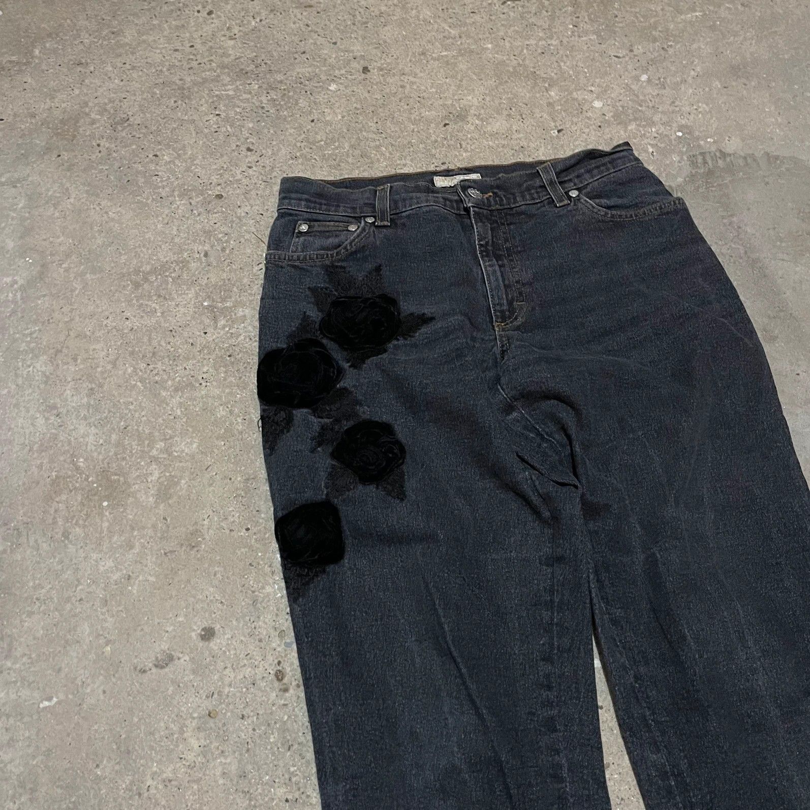 Blumarine Vintage blumarine embroidered flowers flared jeans Size 26" / US 2 / IT 38 - 3 Thumbnail