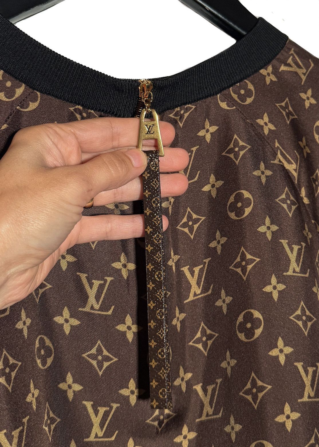 Louis Vuitton Louis Vuitton 2021 Brown Monogram Silk Sporty Sweater Size M / US 6-8 / IT 42-44 - 5 Thumbnail