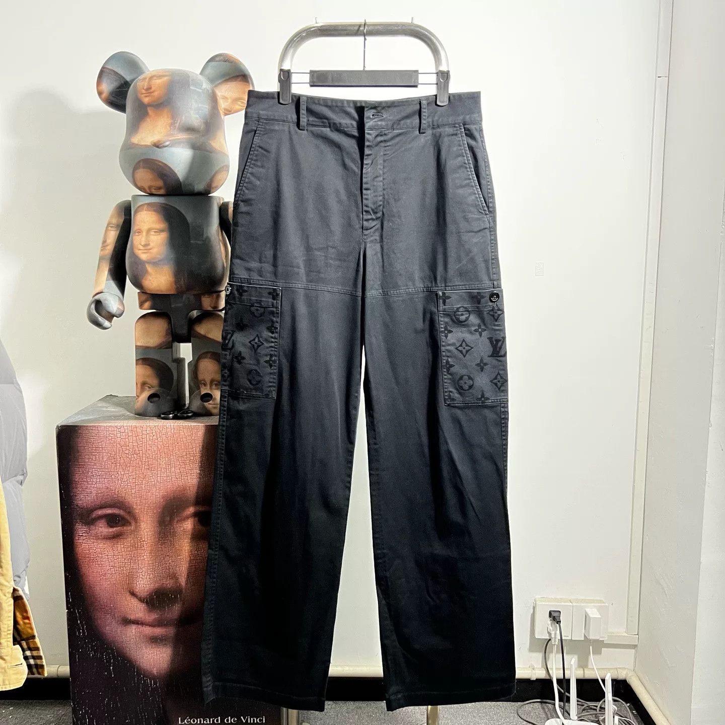 Louis Vuitton Louis Vuitton Casual Pants 32 Men Size US 32 / EU 48 - 1 Thumbnail