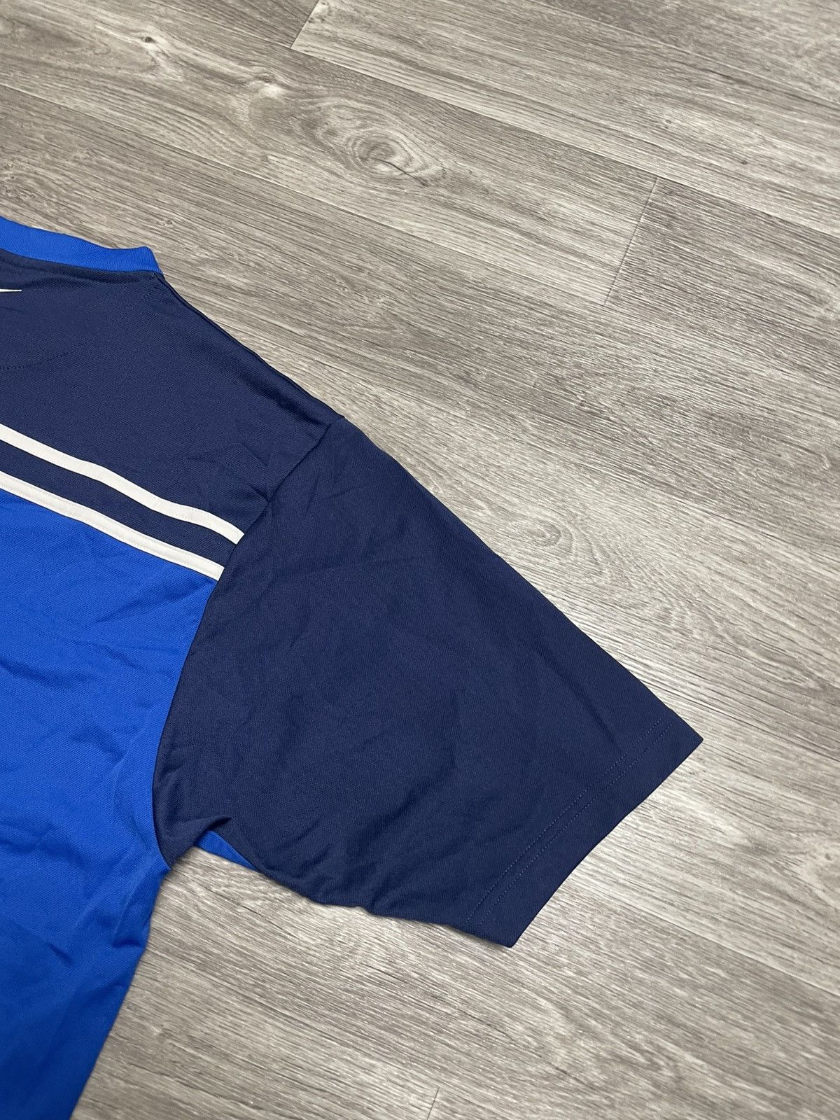 Nike Vintage Nike T90 Central Swoosh Logo Soccer Football T-Shirt Size US XL / EU 56 / 4 - 15 Thumbnail