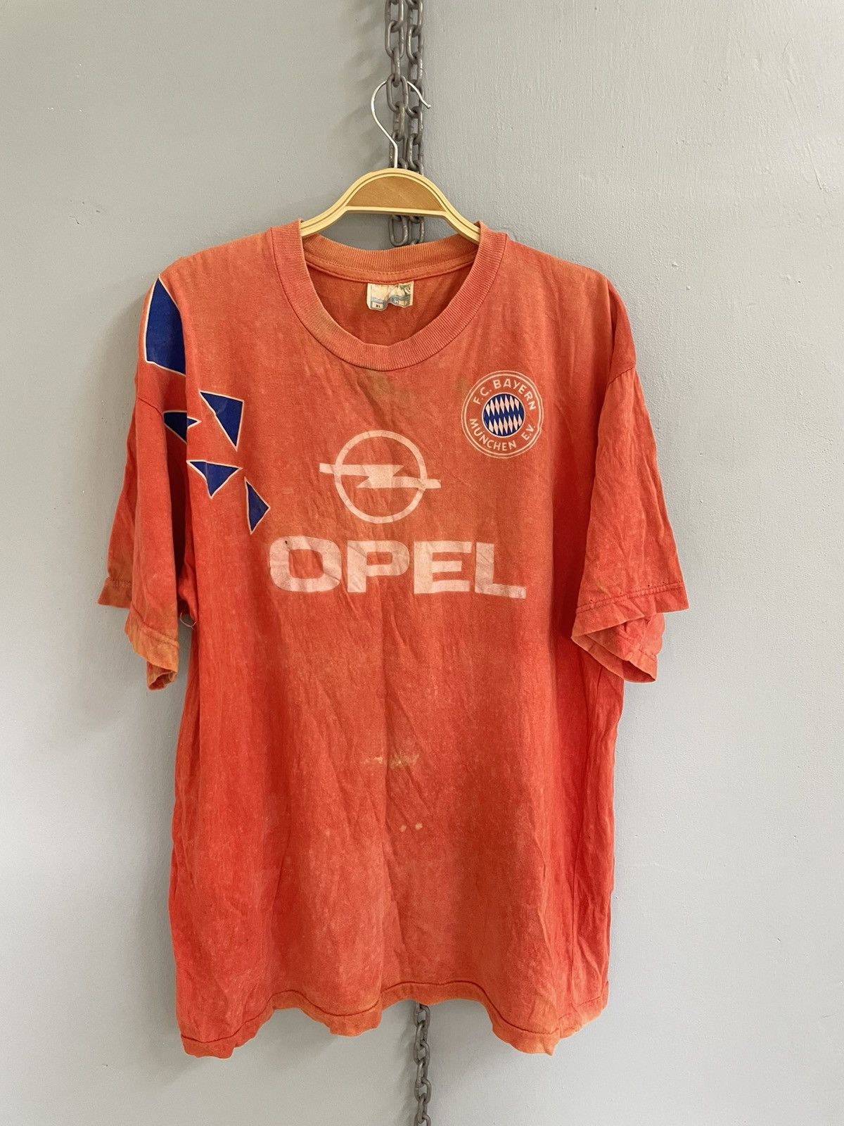 Vintage Vintage F.C. Bayern Munchen E.V. OPEL fans t shirt Size US XL / EU 56 / 4 - 1 Thumbnail