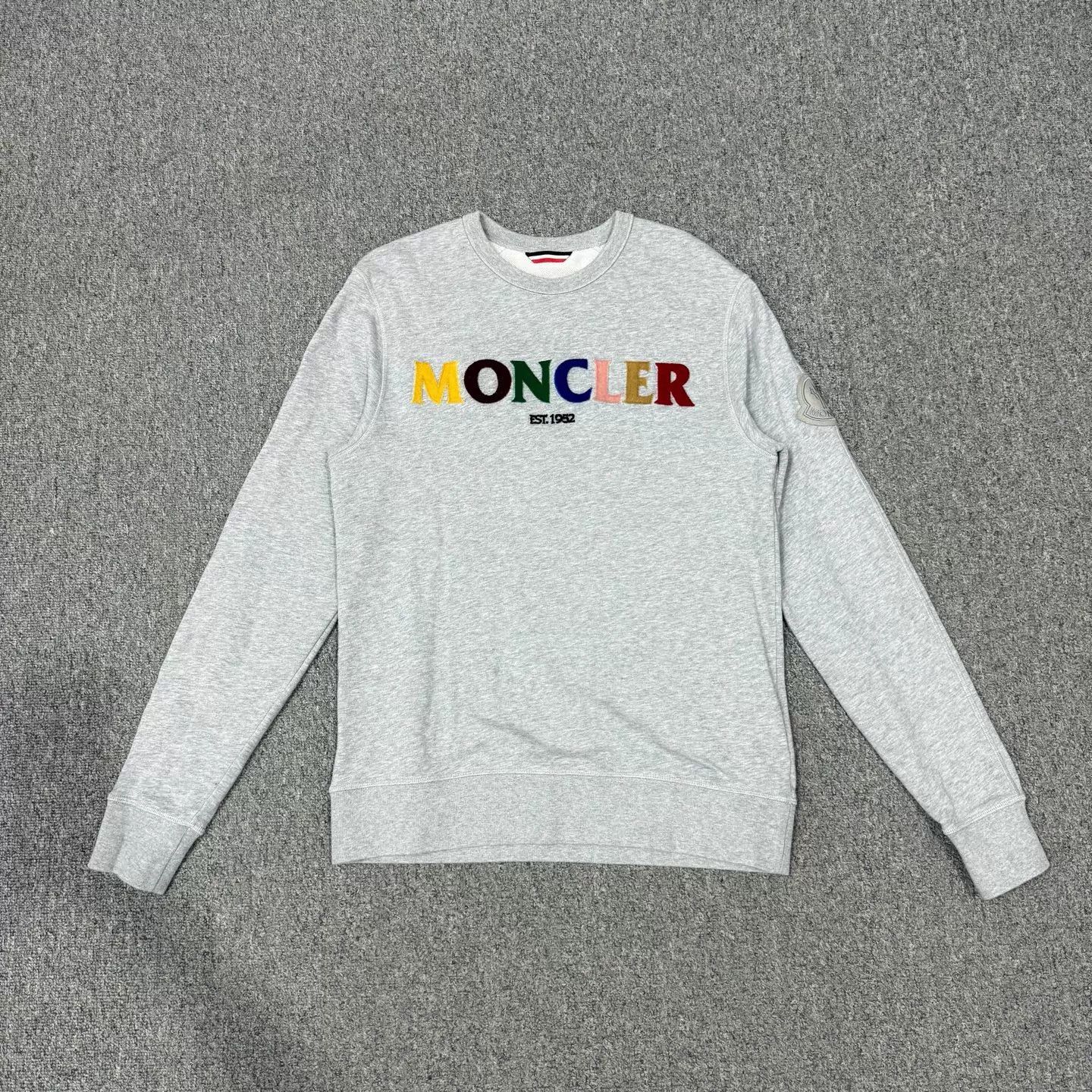 Moncler Moncler Gray Color Flocked Logo Armband Pullover M Size M / US 6-8 / IT 42-44 - 1 Thumbnail
