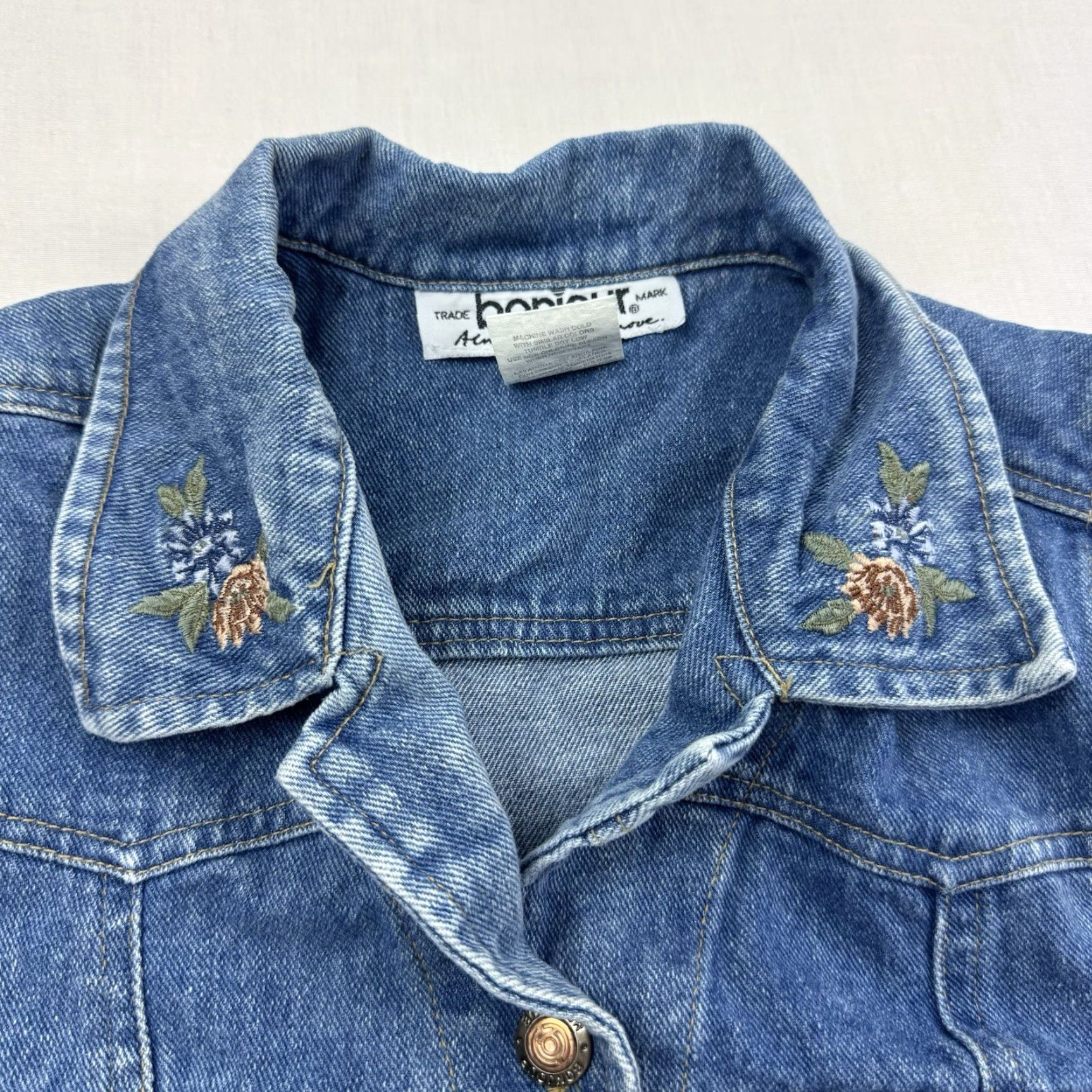 Vintage VINTAGE BonJour Denim Vest Womens Medium Blue Embroidered Collar 90s Y2K Sleeveless Shopwear Size M / US 6-8 / IT 42-44 - 2 Thumbnail