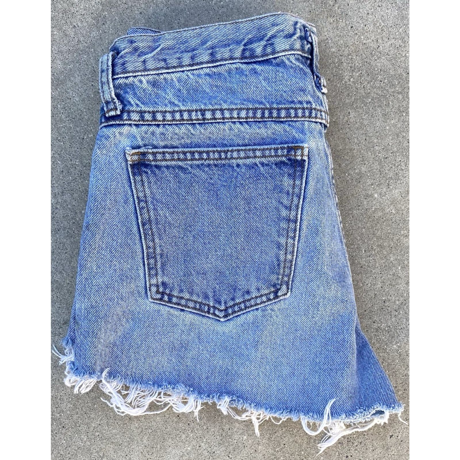 Guess VINTAGE GUESS Denim Shorts Button Fly Cut-Off 31 in Waist Blue Women's 80s 90s Casual Pockets Frayed Hem Rise High Womens Size 24" / US 00 / IT 34 - 4 Thumbnail