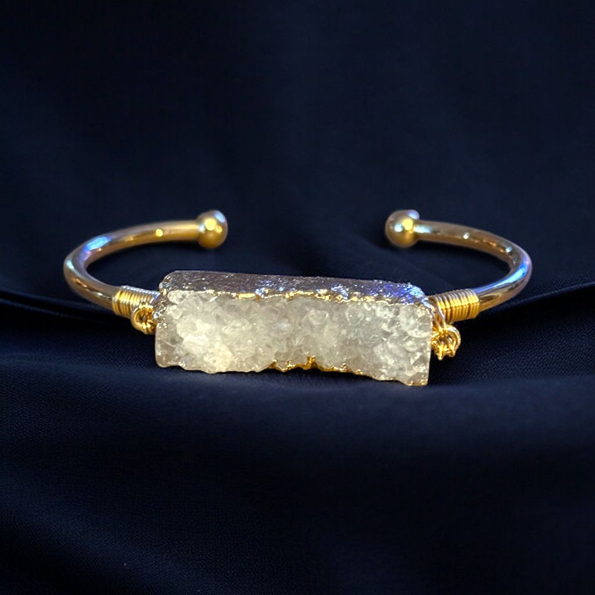Other Gold tone white druzy cuff bangle bracelet Size ONE SIZE - 1 Thumbnail