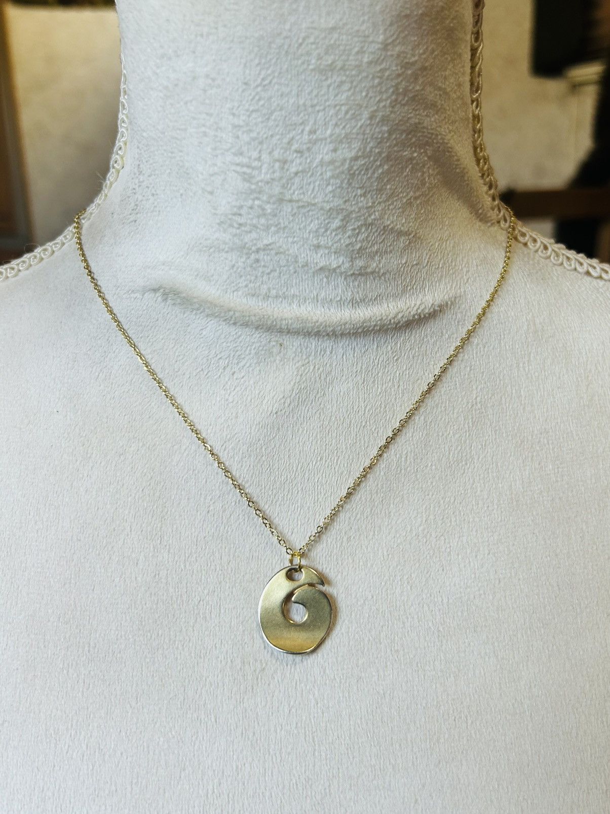 Handmade Handcrafted vintage gold swirl design pendant necklace Size ONE SIZE - 2 Thumbnail