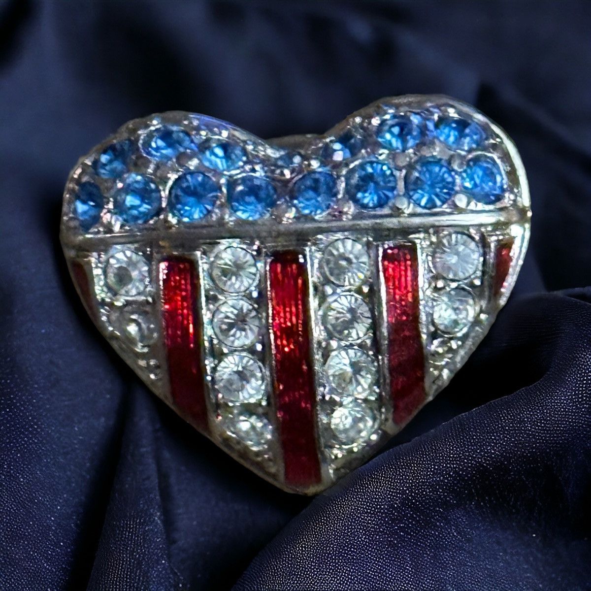 Swarovski Swarovski crystal brave heart patriotic tac pin Size ONE SIZE - 1 Thumbnail