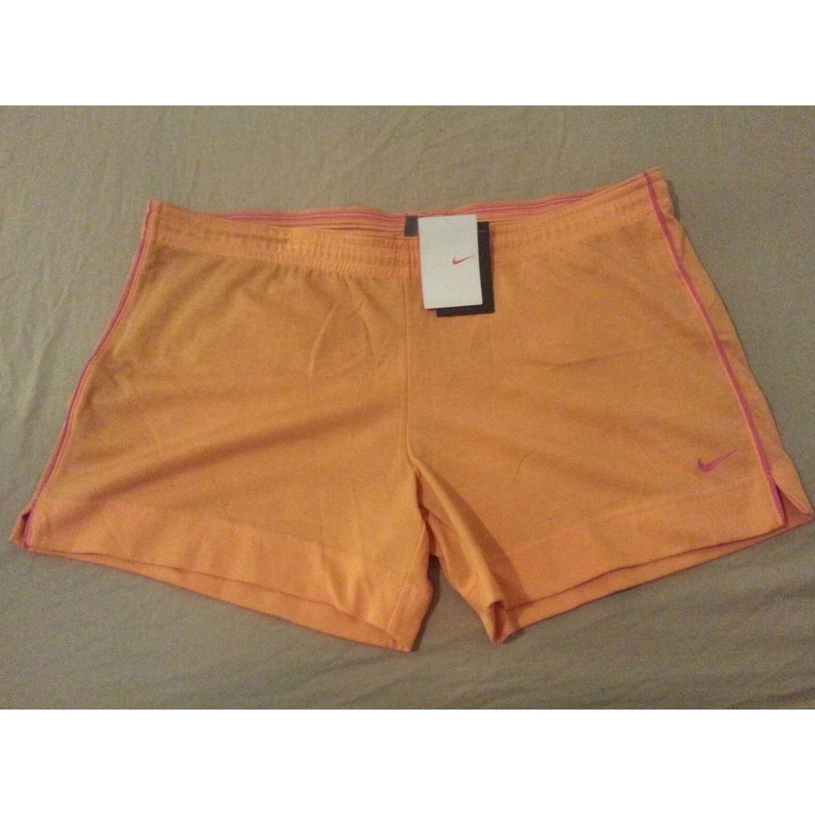 Nike Womens Nike Shorts XL Athletic Yellow Sports Gym Workout Shirt? Size 40" / US 18 - 2 Thumbnail