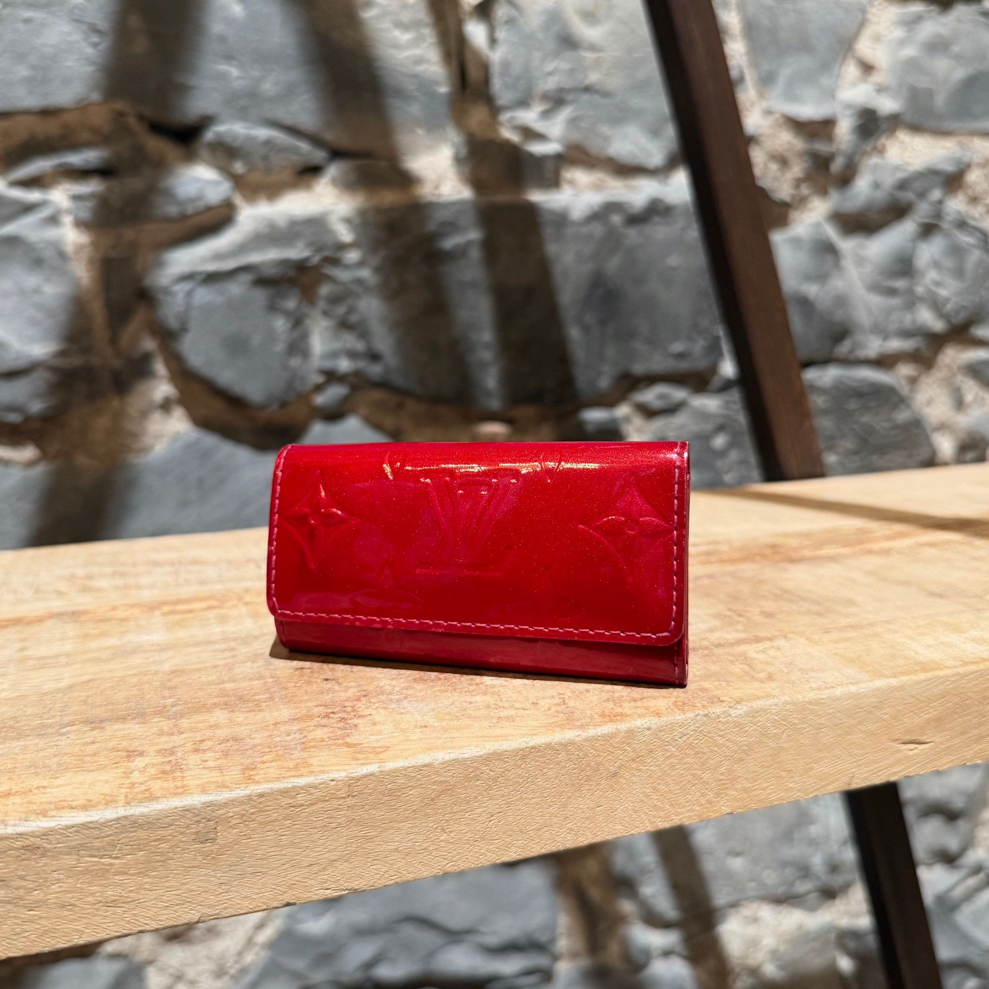 Louis Vuitton Louis Vuitton Vintage Red Vernis Monogram 4 Key Holder Size ONE SIZE - 17 Thumbnail