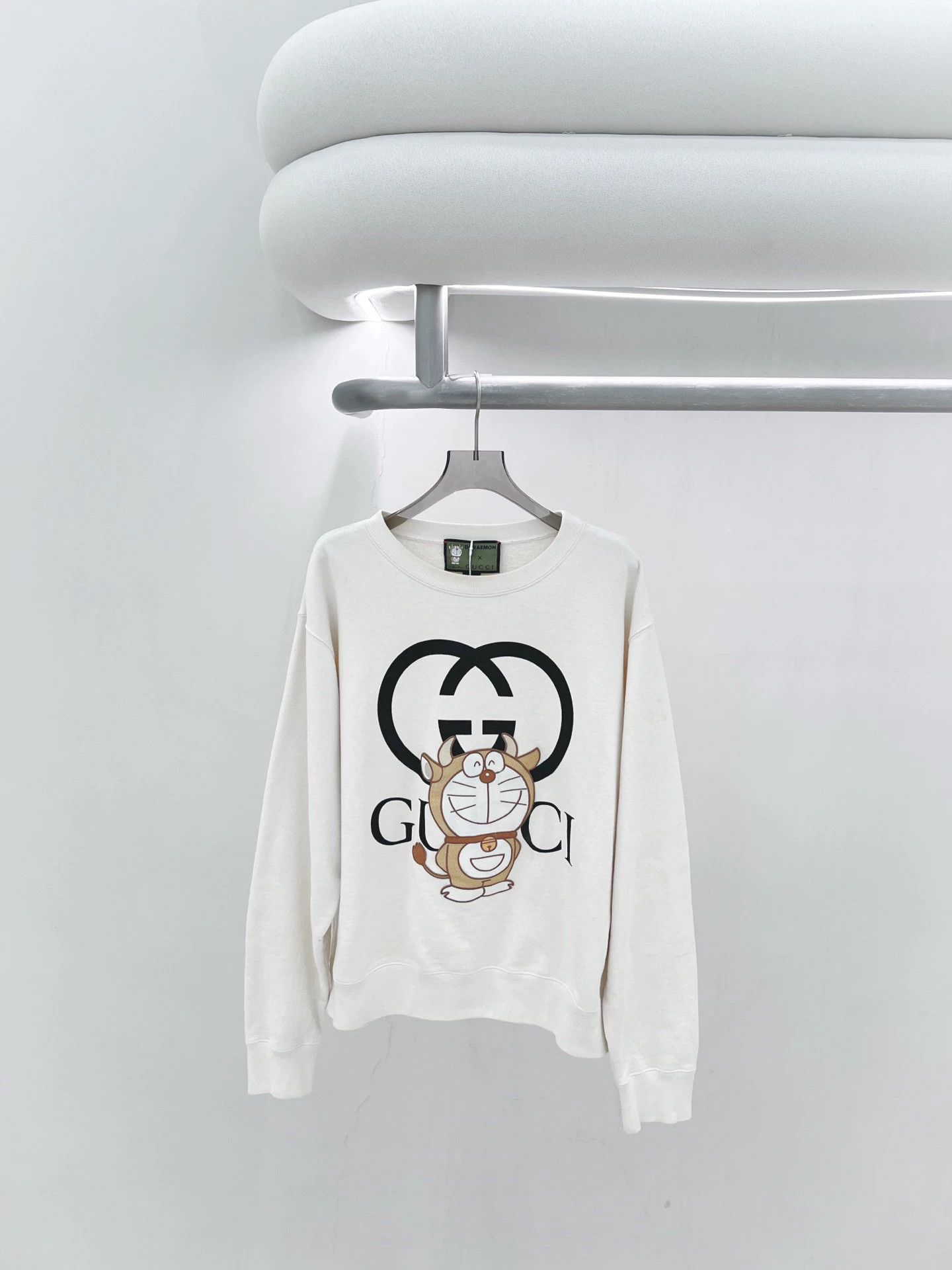 Gucci Gucci x Doraemon cream long-sleeve sweatshirt XS stained Size XS / US 0-2 / IT 36-38 - 1 Thumbnail