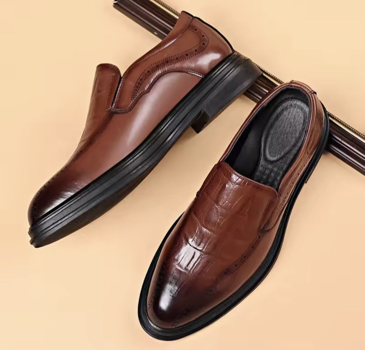 Japanese Brand Crocodile Embossed Slip-On Loafer Dress Shoe Size US 6 / EU 39 - 3 Thumbnail