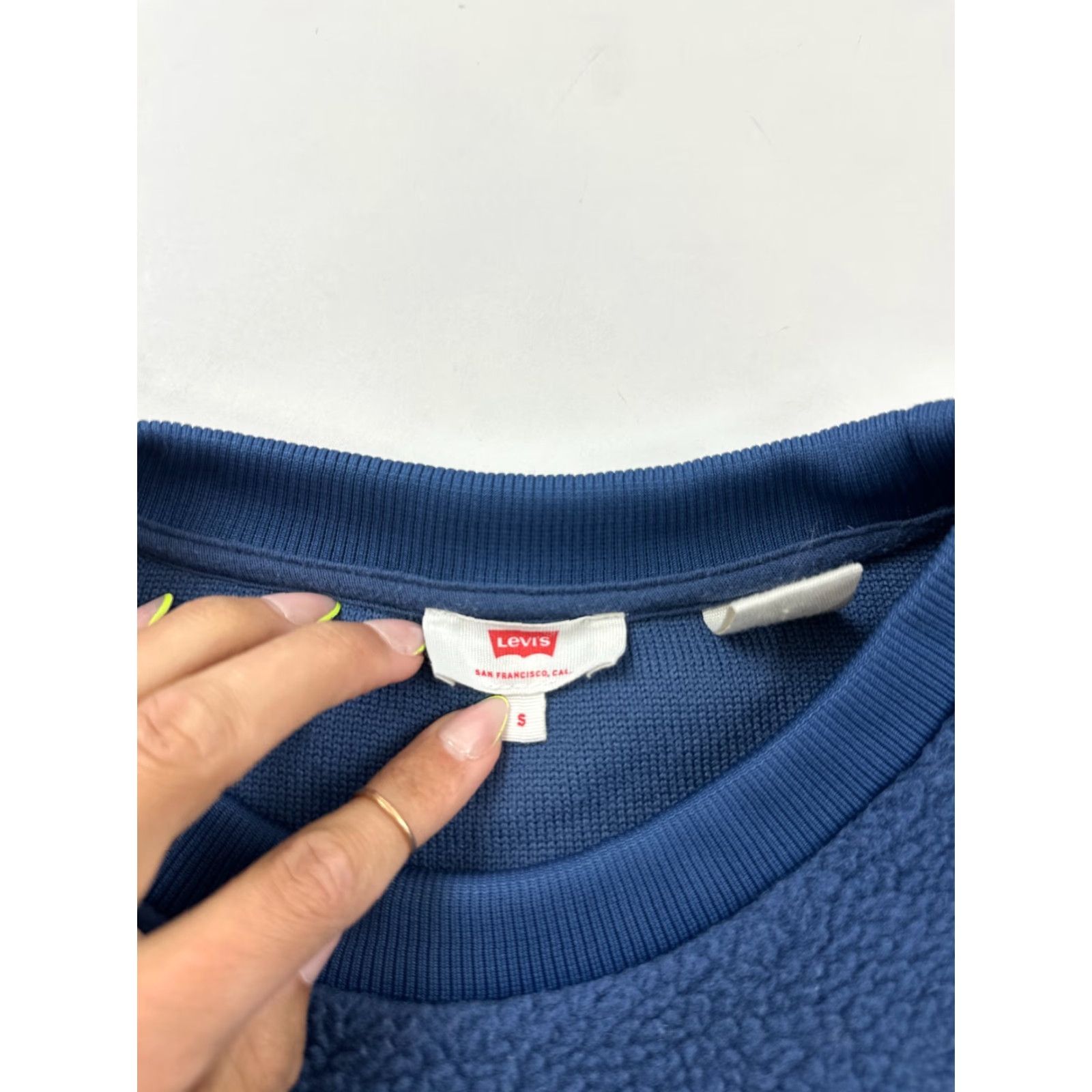 Levi's Levi’s Sweatshirt Womens Small Blue Meadow Fleece Cropped Long Sleeve Crew Neck Regular Fit Pullover Size S / US 4 / IT 40 - 6 Thumbnail