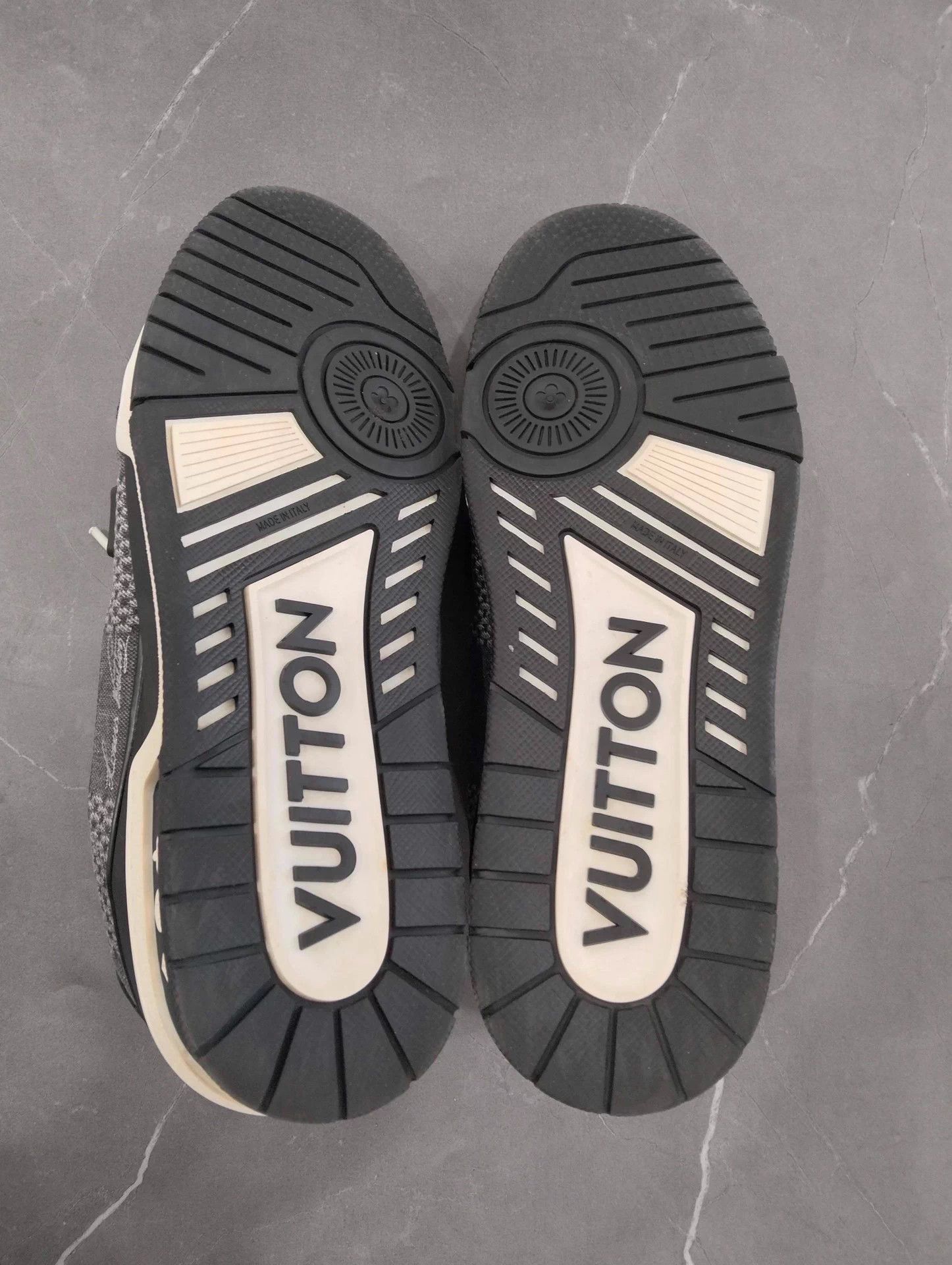 Louis Vuitton LV Damier Print Trainer Sneakers Size 42 Size US 9 / EU 42 - 6 Thumbnail