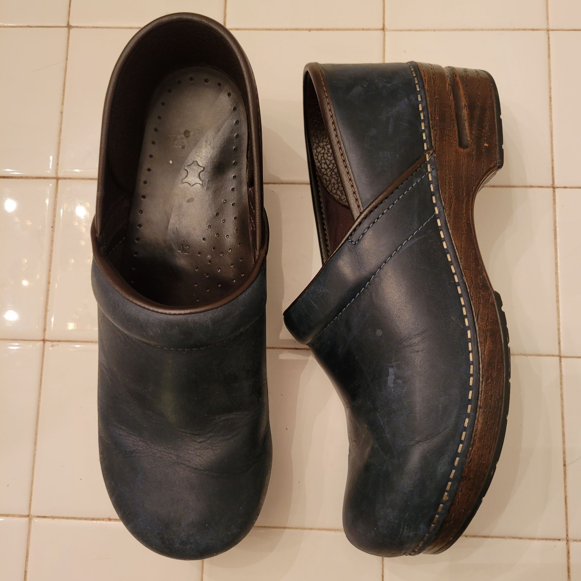 Dansko fashion size 4 in us