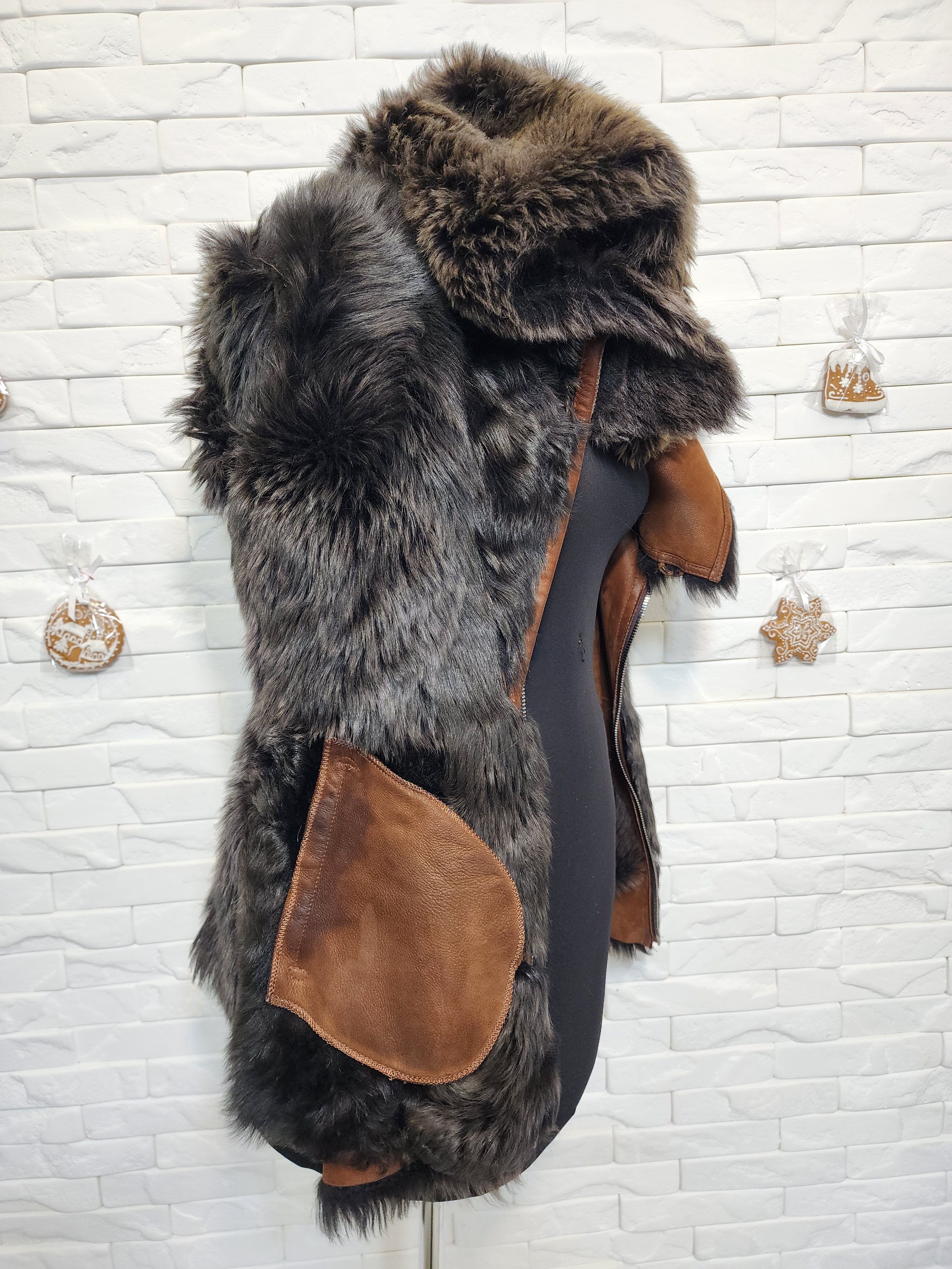 Uniqlo Brown Sheepskin Coat: Genuine Fur Hood, Metal Zipper. Size M / US 6-8 / IT 42-44 - 7 Thumbnail