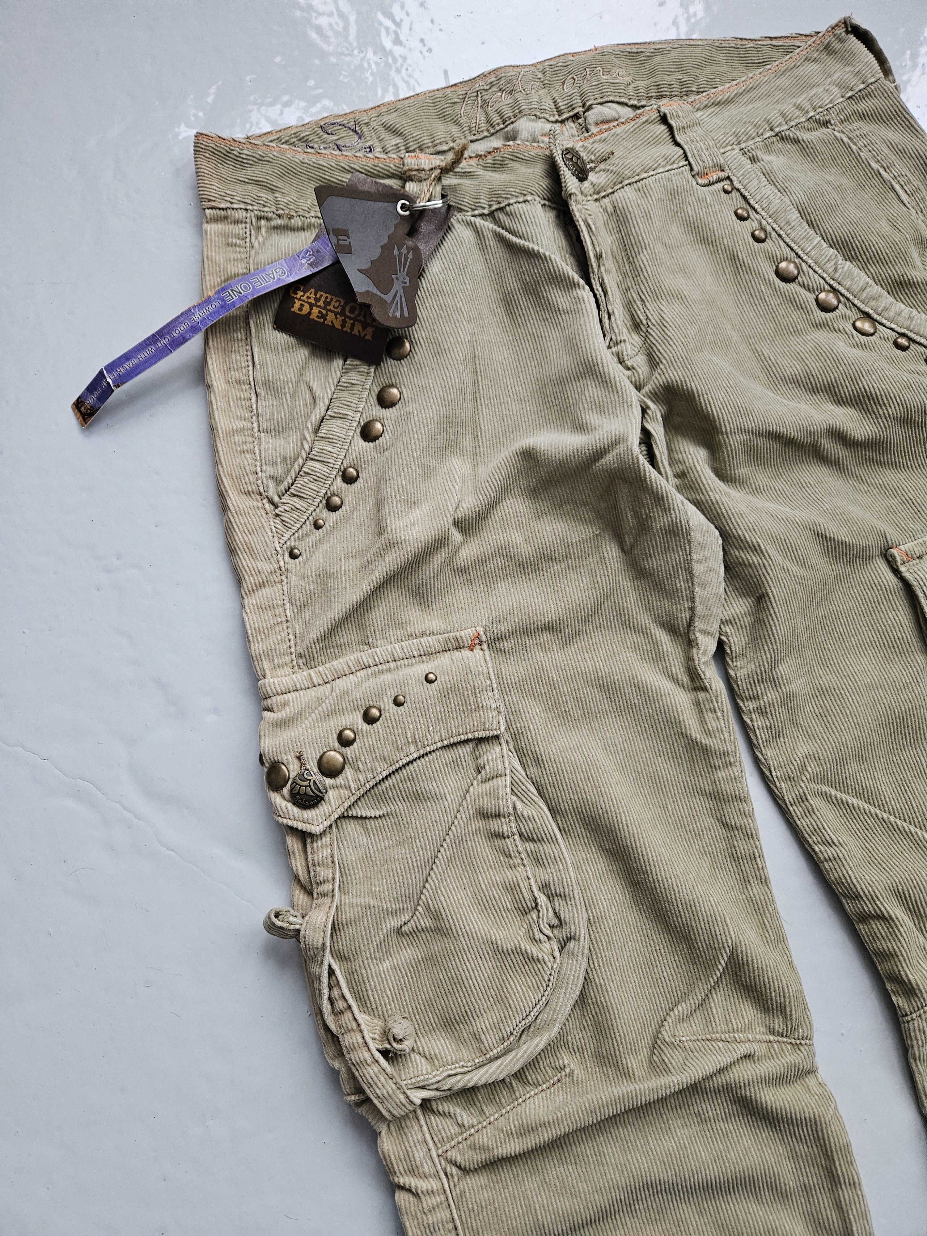 Vintage Vintage y2k corduroy studded bondage cargo flared pants Size 30" / US 8 / IT 44 - 4 Thumbnail