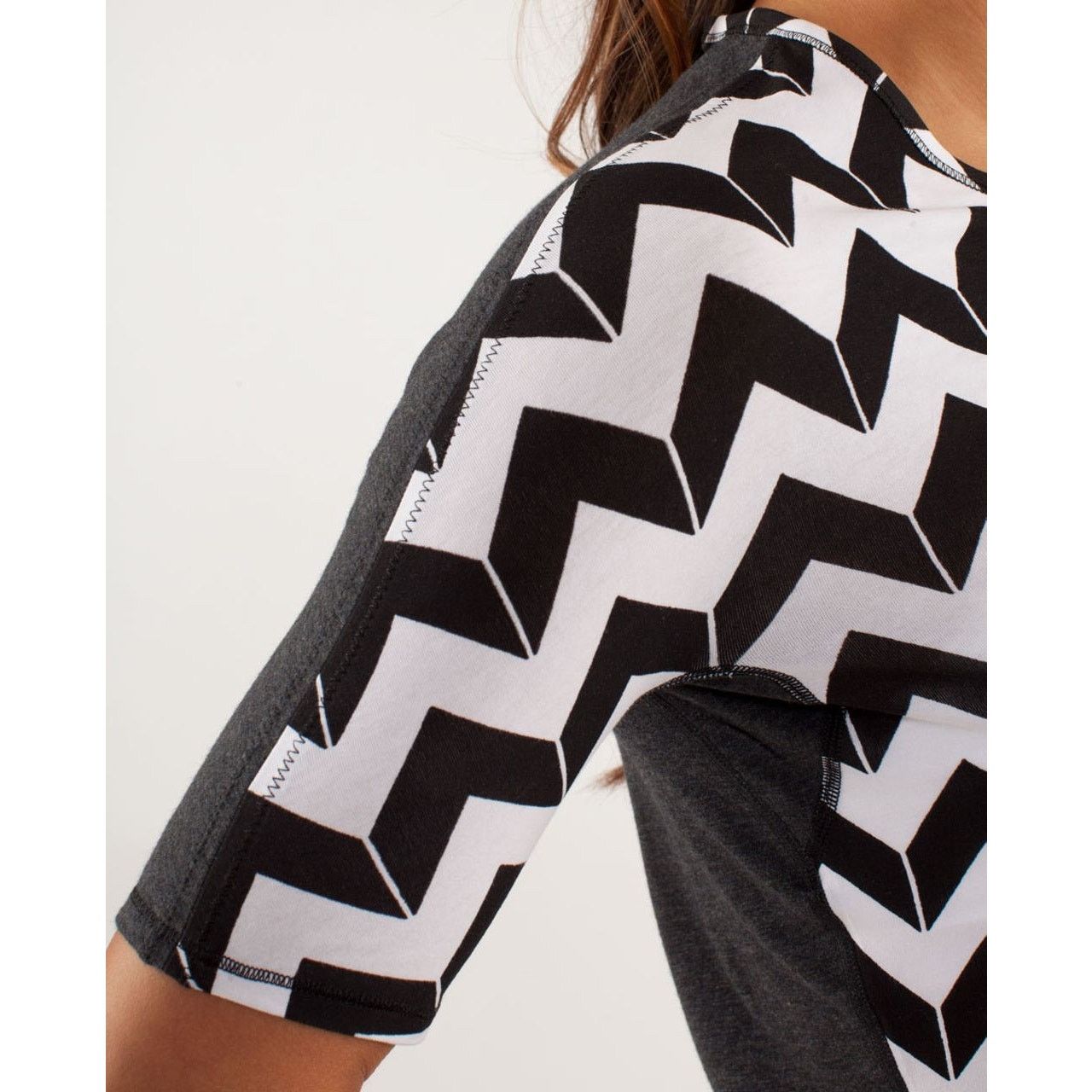 Lululemon Lululemon Devotion Short Sleeve Tee Arrow Chevron White Blac Size S / US 4 / IT 40 - 10 Thumbnail