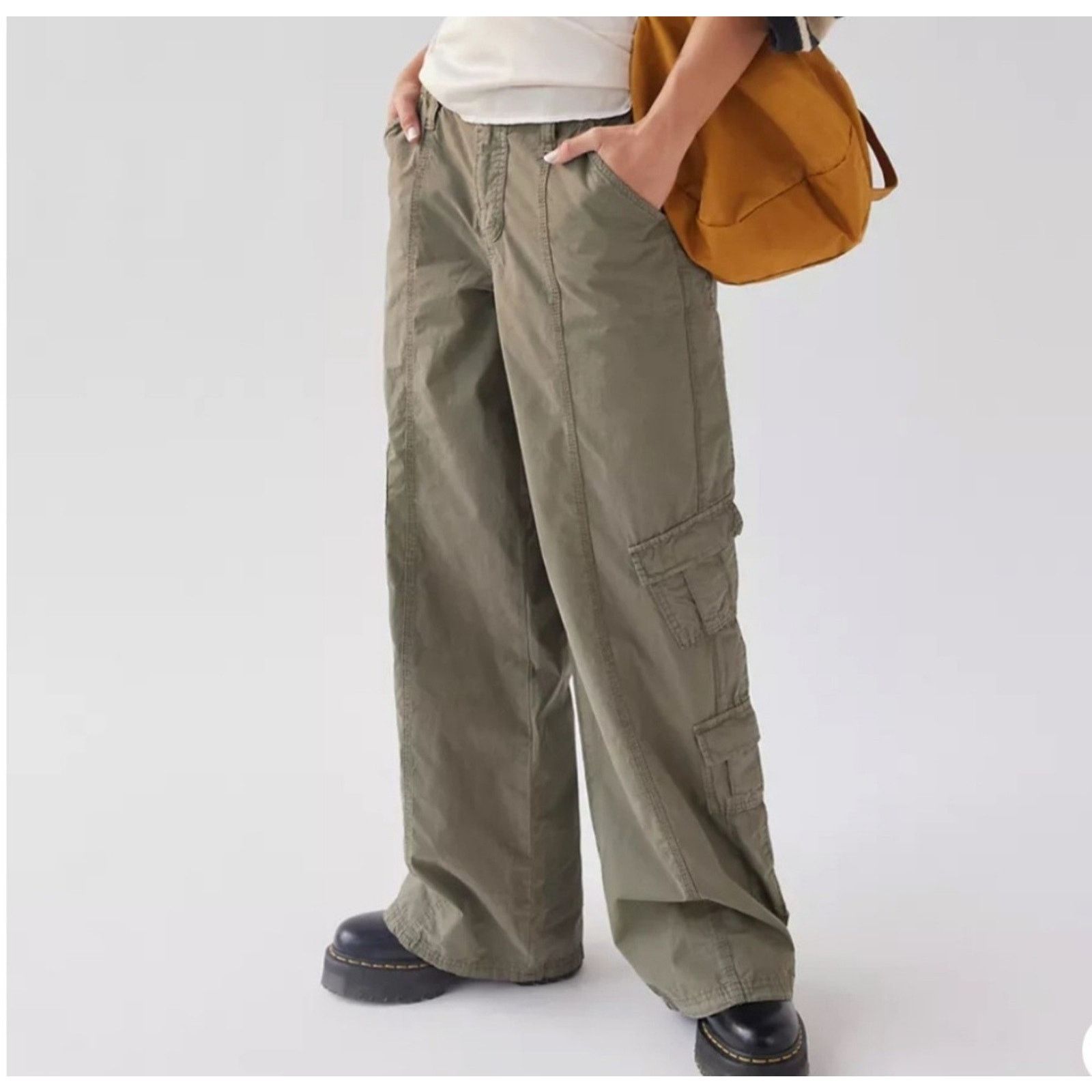 Urban Outfitters BDG Women’s Khaki Y2K Cargo Pants Size Small Size 28" / US 6 / IT 42 - 1 Thumbnail
