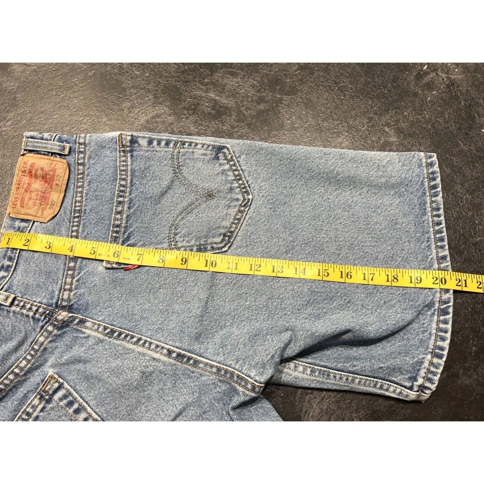 Levi's VINTAGE Levi’s 550 Denim Shorts Mens 32 Relaxed Fit 100% Cotton Blue 5-Pocket Design 90s Logo Belt Loops Jeans Shorts Size US 32 / EU 48 - 7 Thumbnail