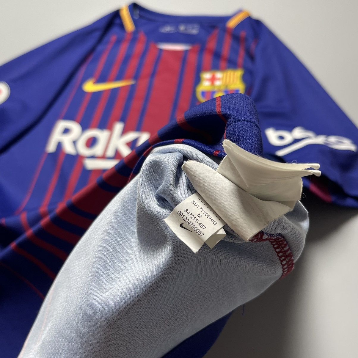 Nike BARCELONA NIKE 2017/2018 FOOTBALL HOME JERSEY #10 MESSI Size US M / EU 48-50 / 2 - 11 Thumbnail