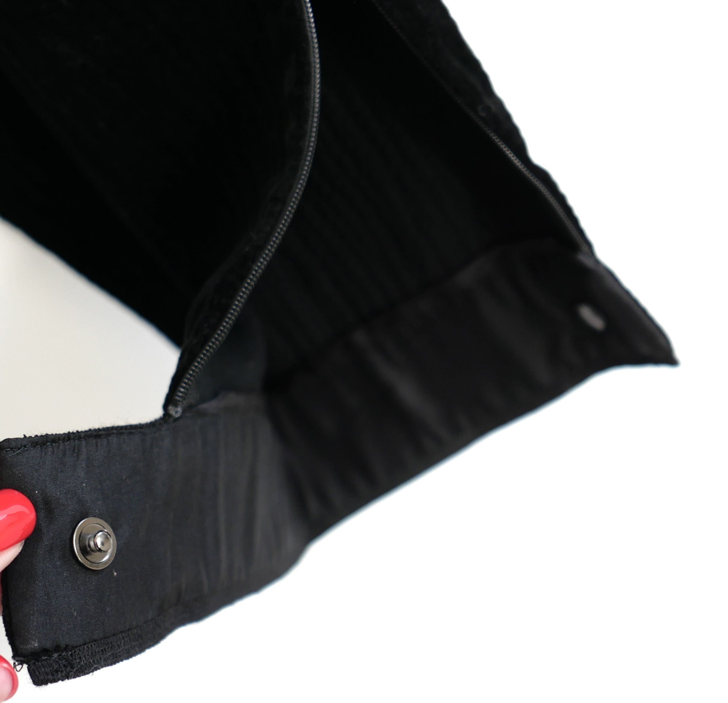 Chanel Chanel Fall 2012 Black Velvet Pedal Pushers Trousers Size 26" / US 2 / IT 38 - 4 Thumbnail