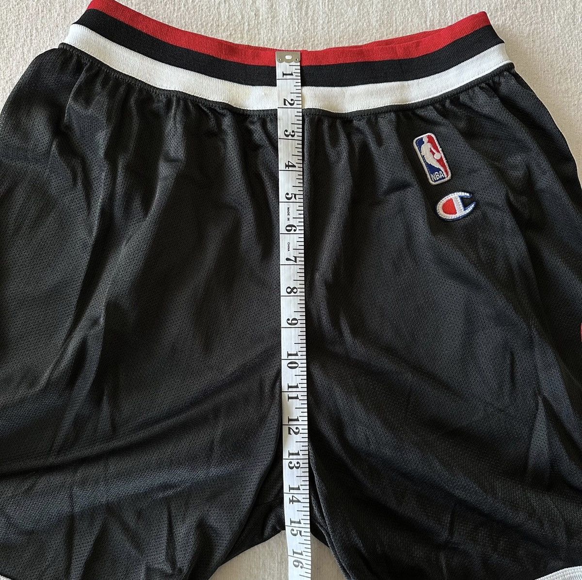 Champion Chicago Bulls Black Champion Shorts NBA 36/38 L NO Pocket Size US 36 / EU 52 - 7 Thumbnail