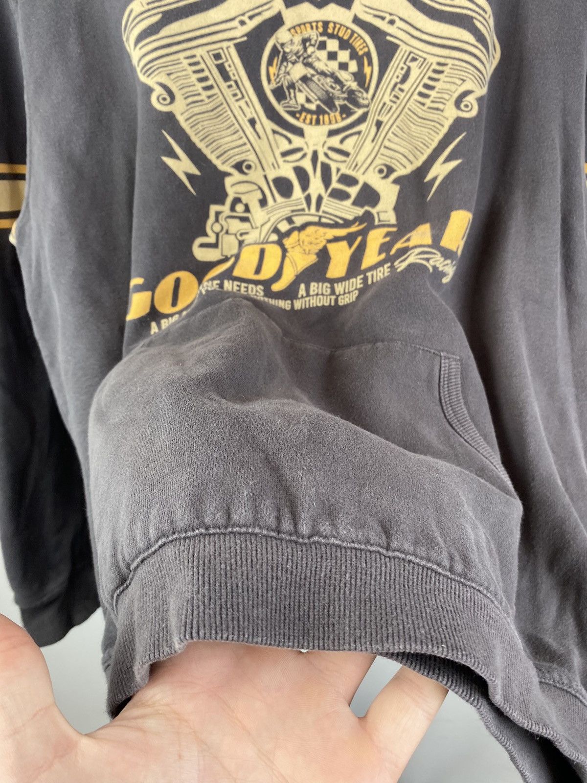 Vintage 00s🔥Goodyear Gray Promo Art Racing Cars Hoodie mens xxl Size US XXL / EU 58 / 5 - 11 Thumbnail