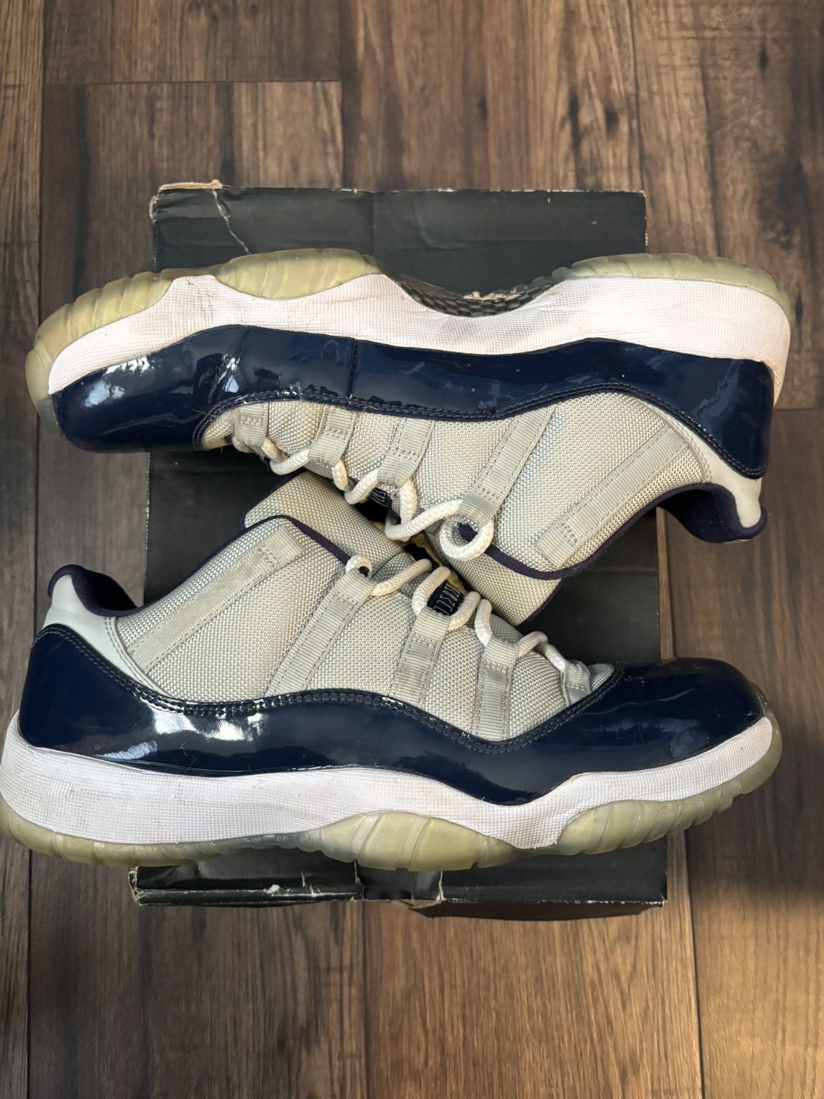 Jordan Brand Size 11 - Air Jordan 11 Low Georgetown Size US 11 / EU 44 - 1 Thumbnail