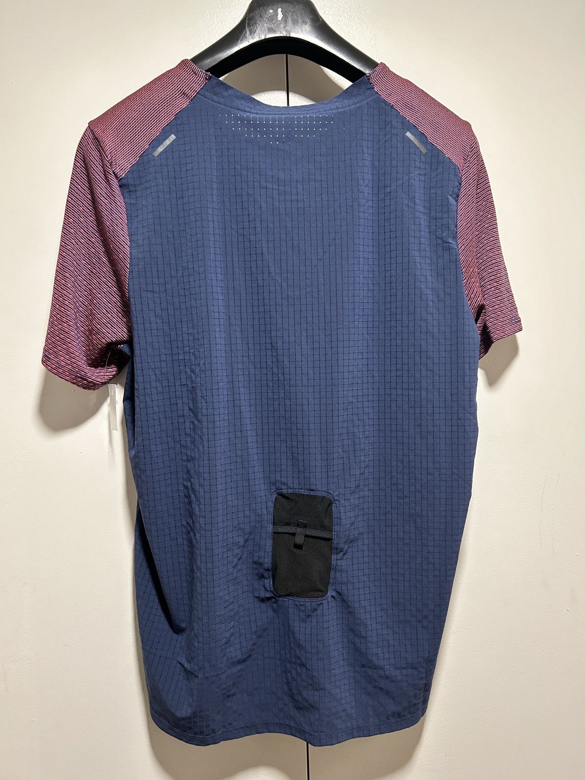 Nike Men’s Nike pinnacle run division short sleeve running Size US M / EU 48-50 / 2 - 4 Thumbnail