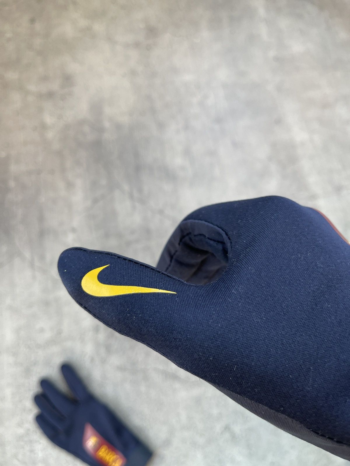NIKE GLOVES THERMA FIT FC BARCA SOCCER JERSEY DRILL Y2K