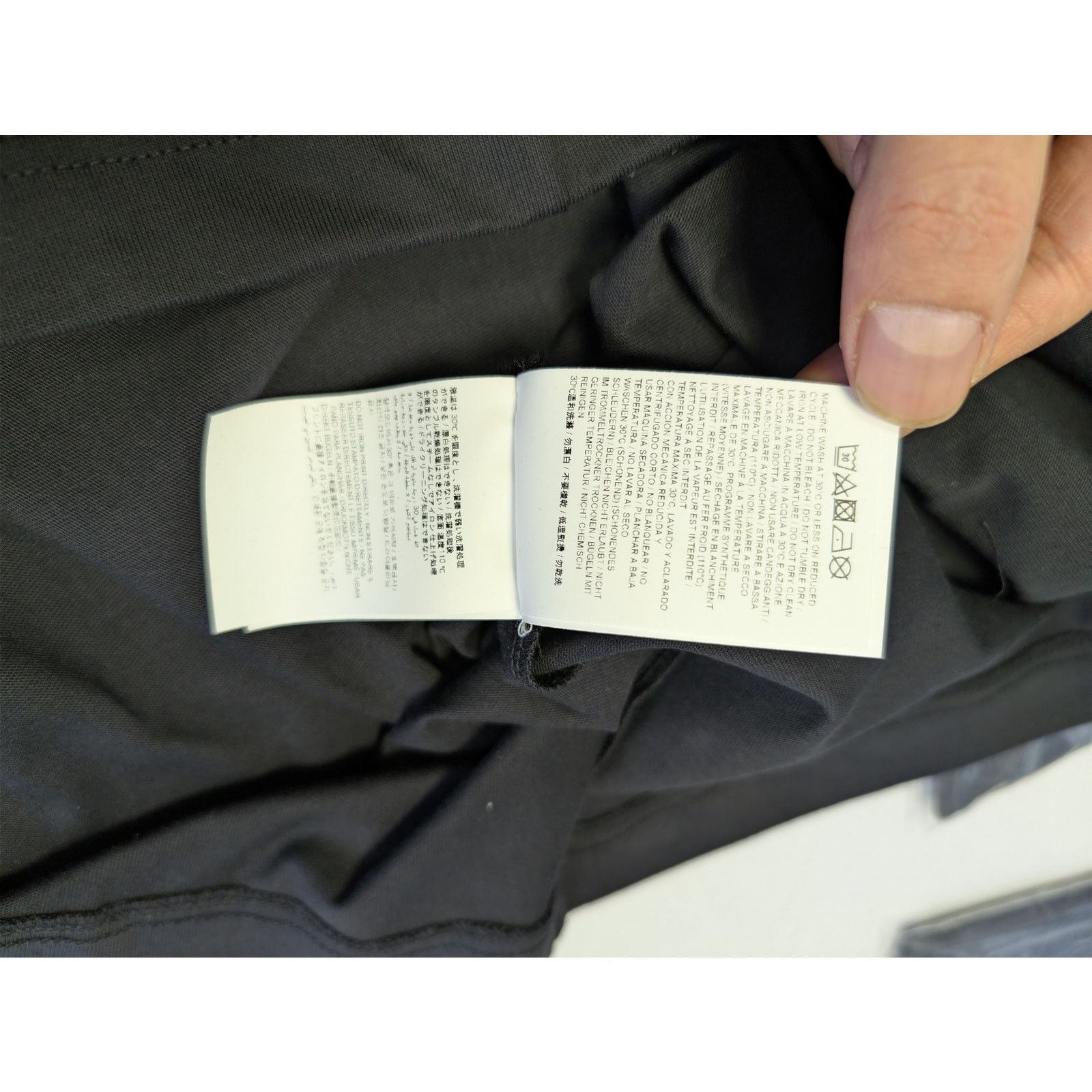 Off-White o1rshd1 Spray Can Arrow Slim S/S T-Shirt in Black Size US XXL / EU 58 / 5 - 18 Thumbnail