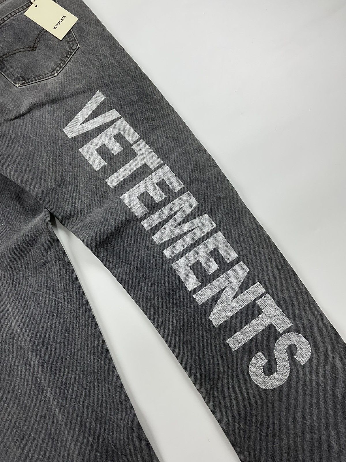 Vetements Vetements x Levis Embroidered Logo Size US 34 / EU 50 - 5 Thumbnail