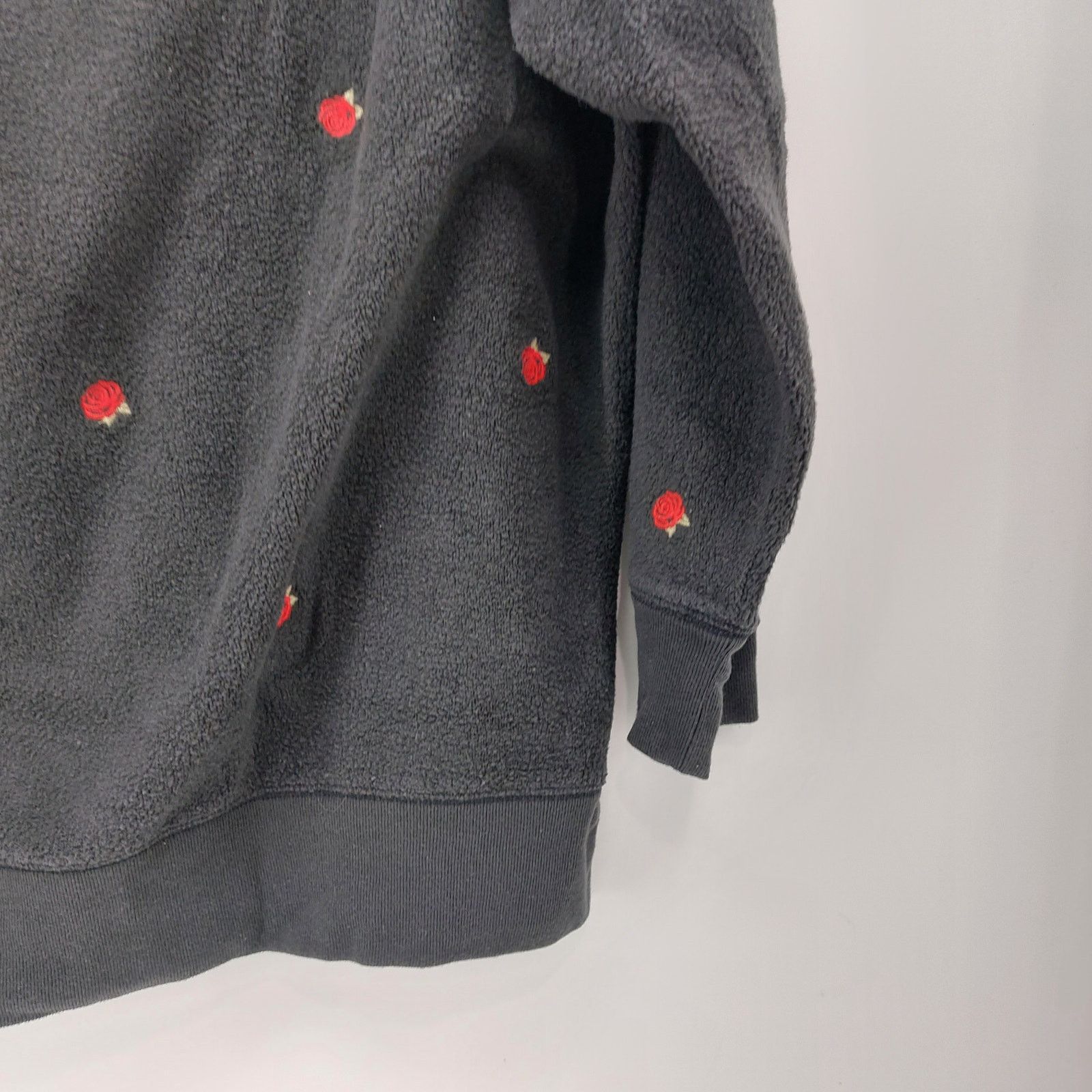 Victoria's Secret Victoria Secret Black Red Rose Sweater Size M Floral Casual Size M / US 6-8 / IT 42-44 - 10 Thumbnail