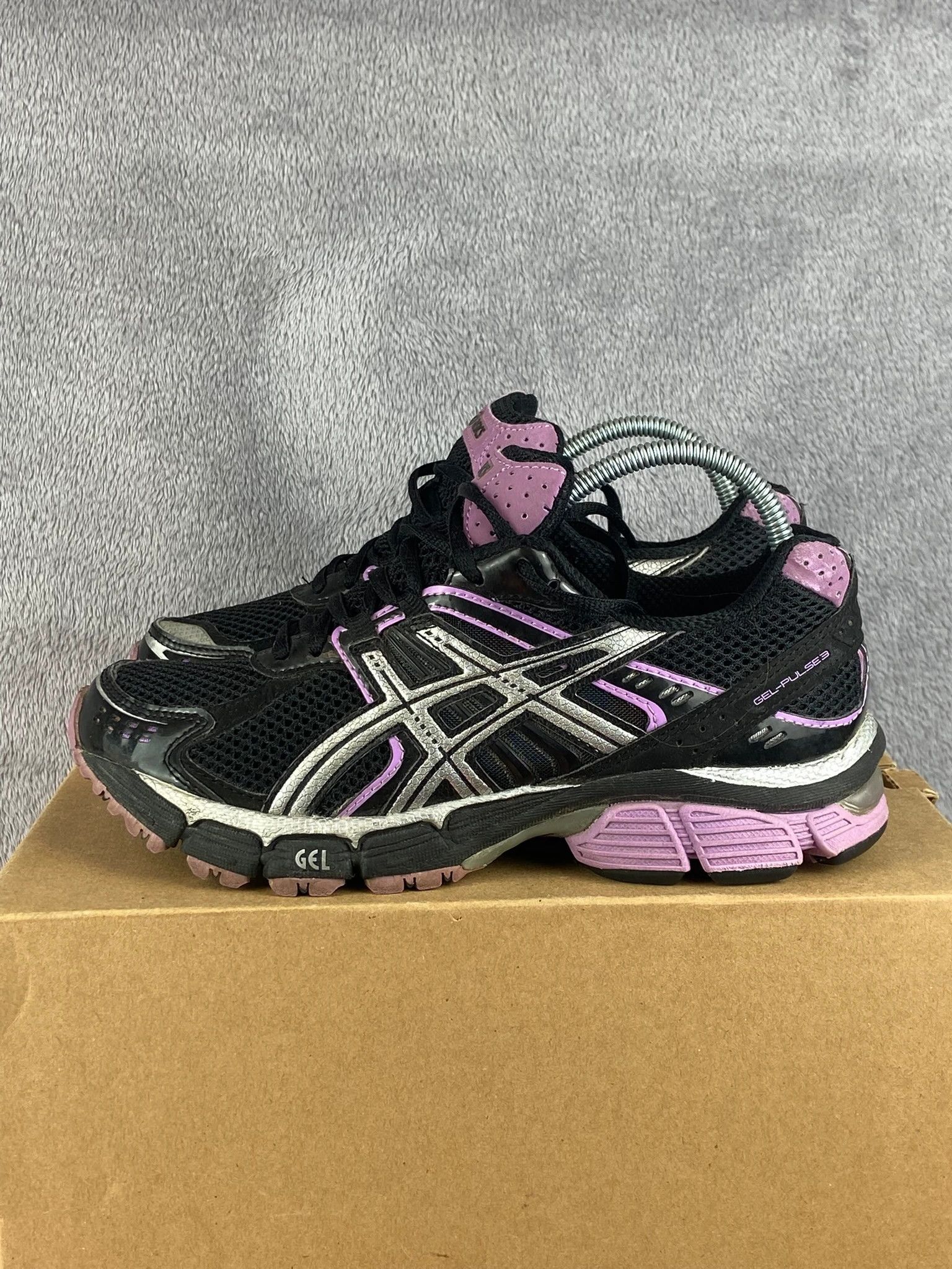 Asics Asics sneakers black pink gel retro running Size US 5 / EU 37 - 2 Thumbnail