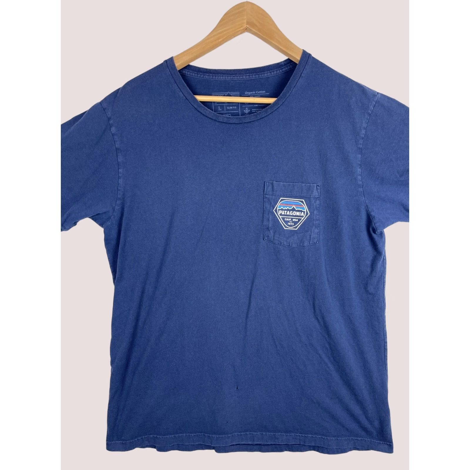 Patagonia Patagonia Shirt Mens Large Navy Blue Organic Cotton Slim Fit Pocket Short Sleeve Shirtfront Pocket Logo Crew Neck T-Shirt Men Vintage? Size US L / EU 52-54 / 3 - 1 Thumbnail