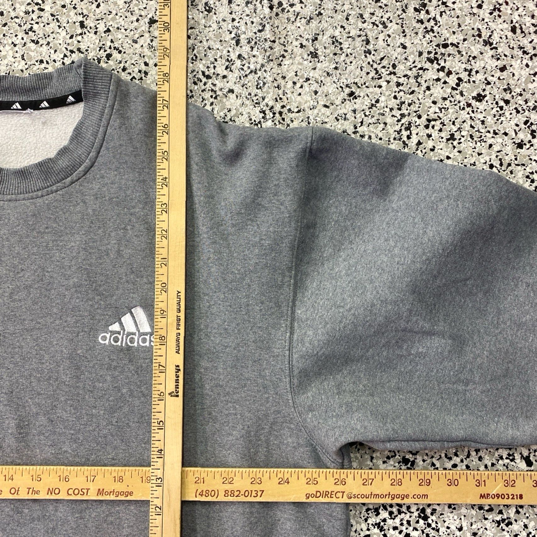Adidas VINTAGE Adidas Crewneck Sweatshirt Grey Small Logo Mens XL BOXY Fit 90s Logo Mens XL Pullover Crew Neck Sweatshirt Size US XL / EU 56 / 4 - 2 Thumbnail